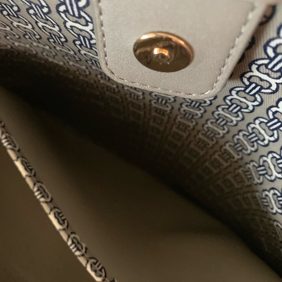 Tory Burch Gemini Link Tote - Picture 8 of 9